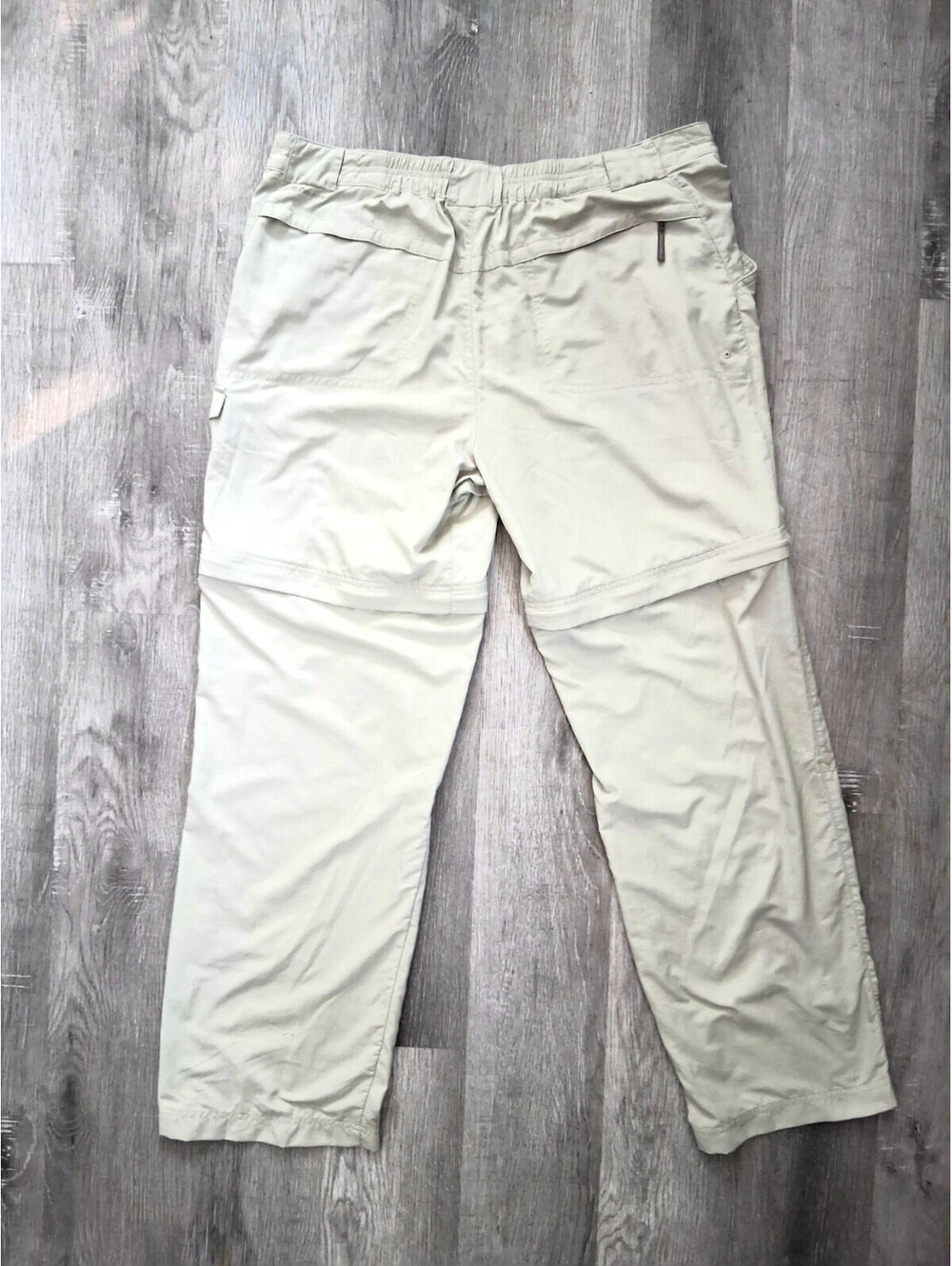 Columbia Woman's Size 18, 35x29 Beige Relaxed Fit Convertible Cargo Pants